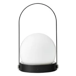 Menu Carrie Tragbare Tischleuchte, Außenbereiche, Schwarz