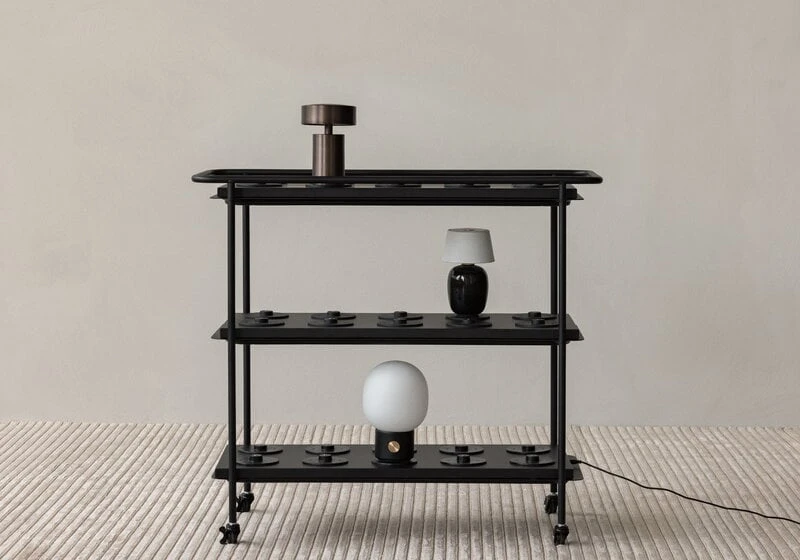 Menu Torso Portable Tischleuchte, Schwarz – Bild 6