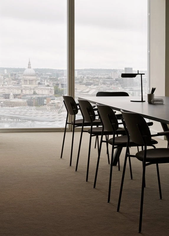 Menu Co Chair Mit Armlehnen, Schwarze Eiche/schwarzes Leder – Bild 6