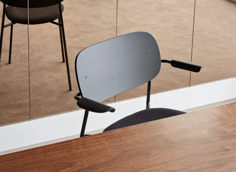 Menu Co Chair Mit Armlehnen, Schwarze Eiche/schwarzes Leder – Bild 2