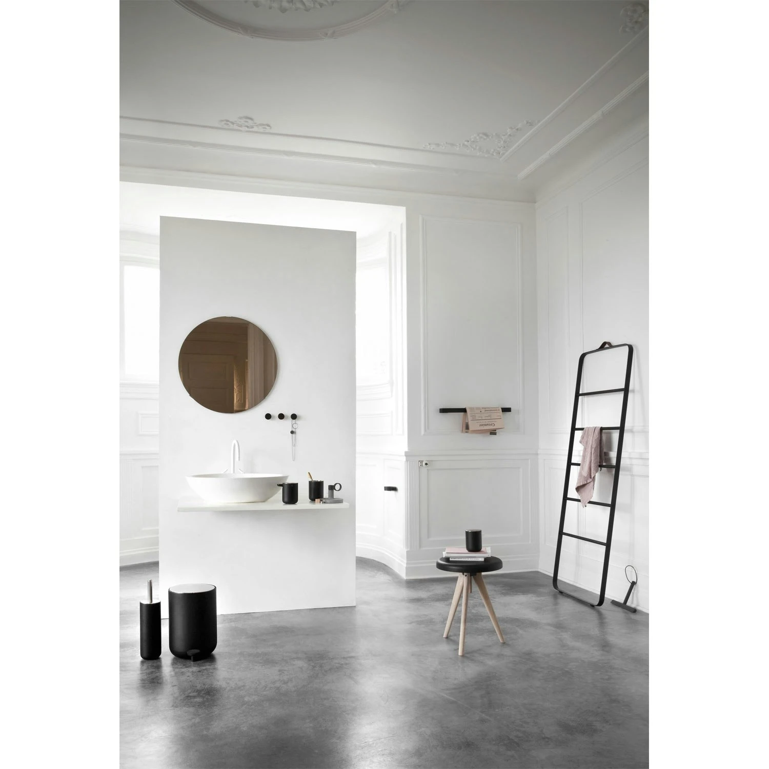 Menu Norm Towel Stair, Black Ash – Bild 2